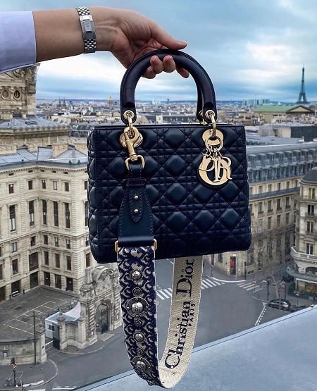 Le sac Lady Dior est l'un des sacs les plus célèbres de Christian Dior